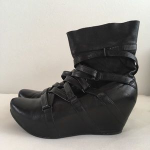 Tsubo Black Leather Wrap Boots